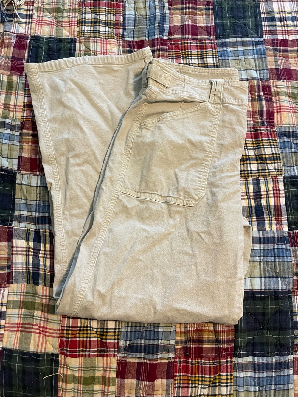 American Eagle Stovepipe Khaki pants size 6 EUC